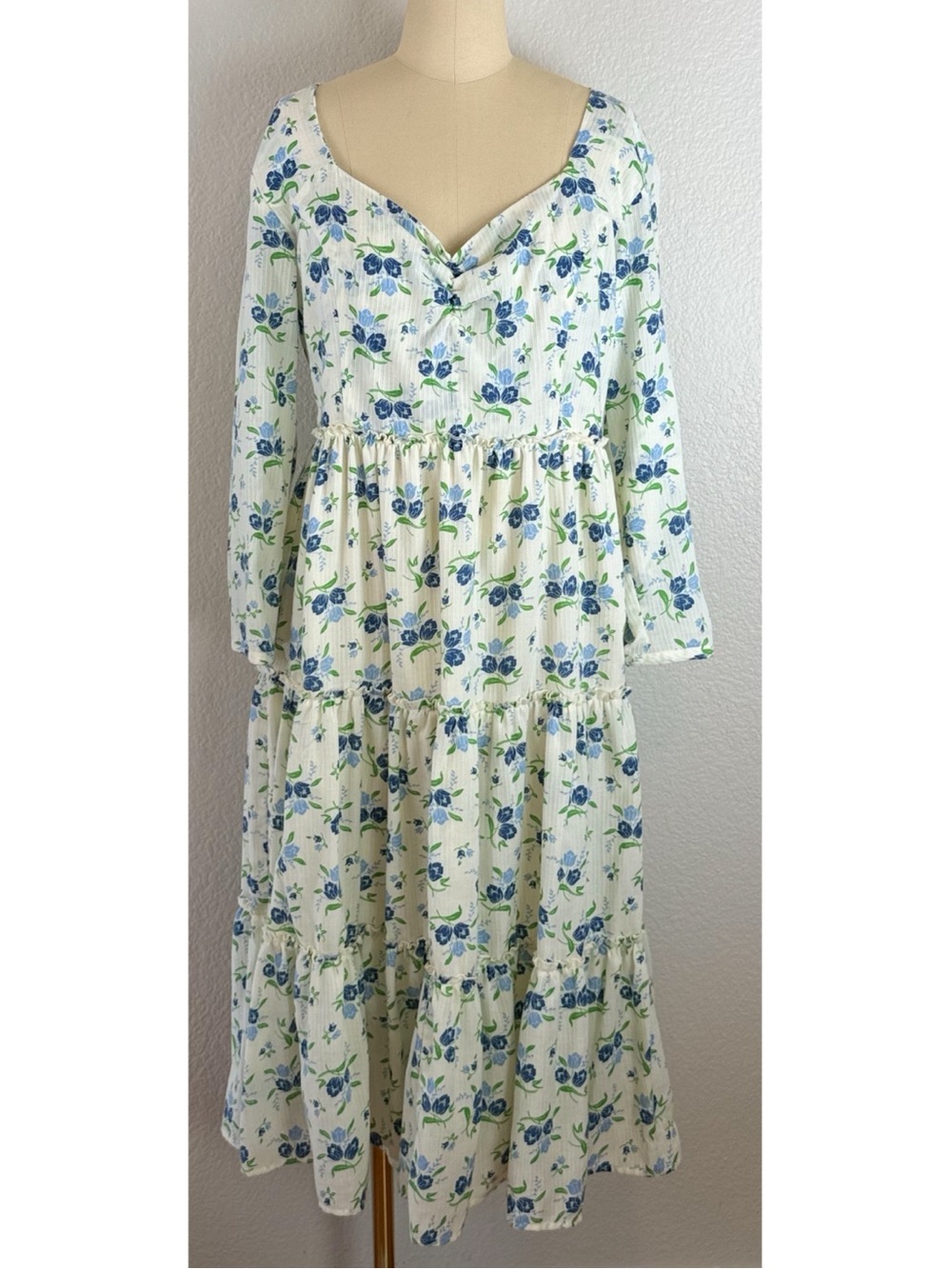 Sweet Baby Jamie Ivory Floral Print Tiered 3/4 Sleeve Midi Dress, size Large - Picture 8 of 13